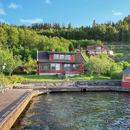Vakantiehuis Stunning In With Sauna Farsund